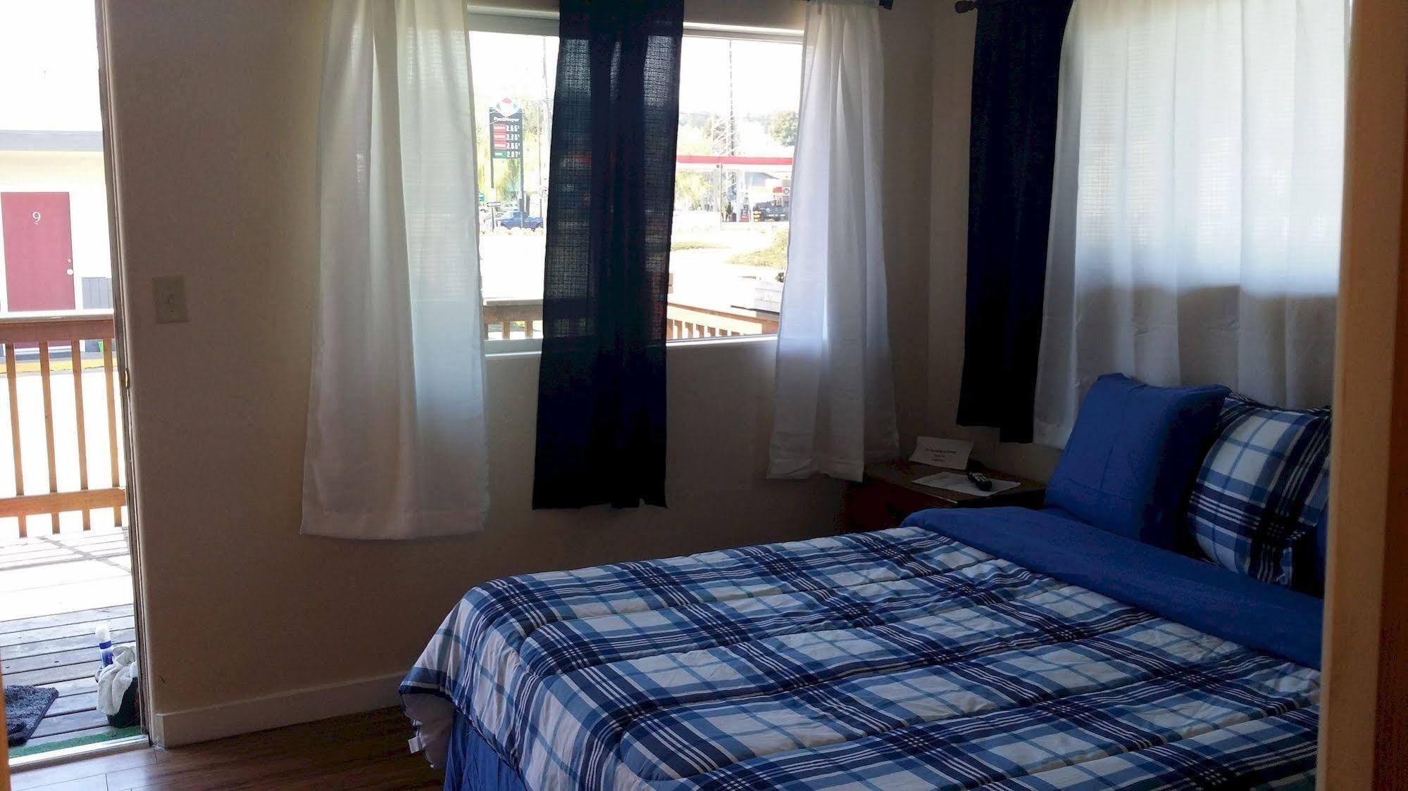 Terrace Motel Кус-Бей Экстерьер фото