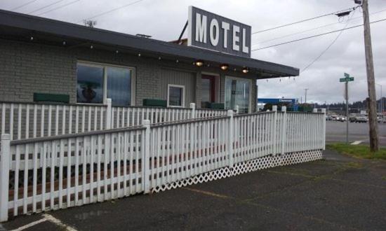 Terrace Motel Кус-Бей Экстерьер фото