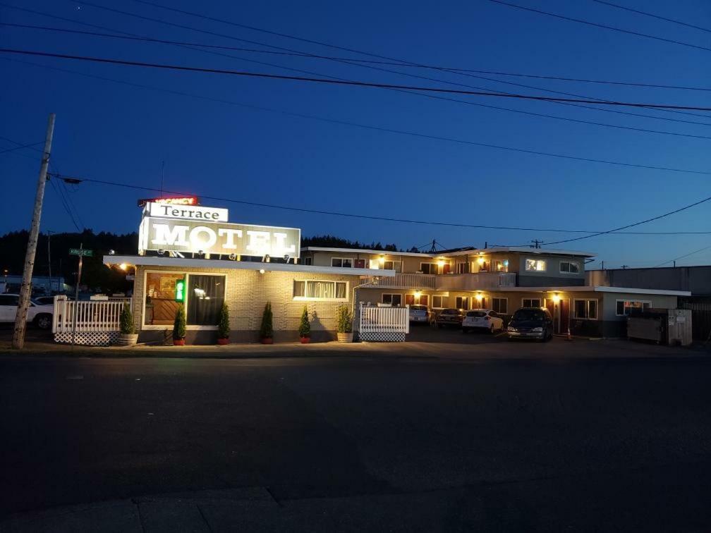 Terrace Motel Кус-Бей Экстерьер фото